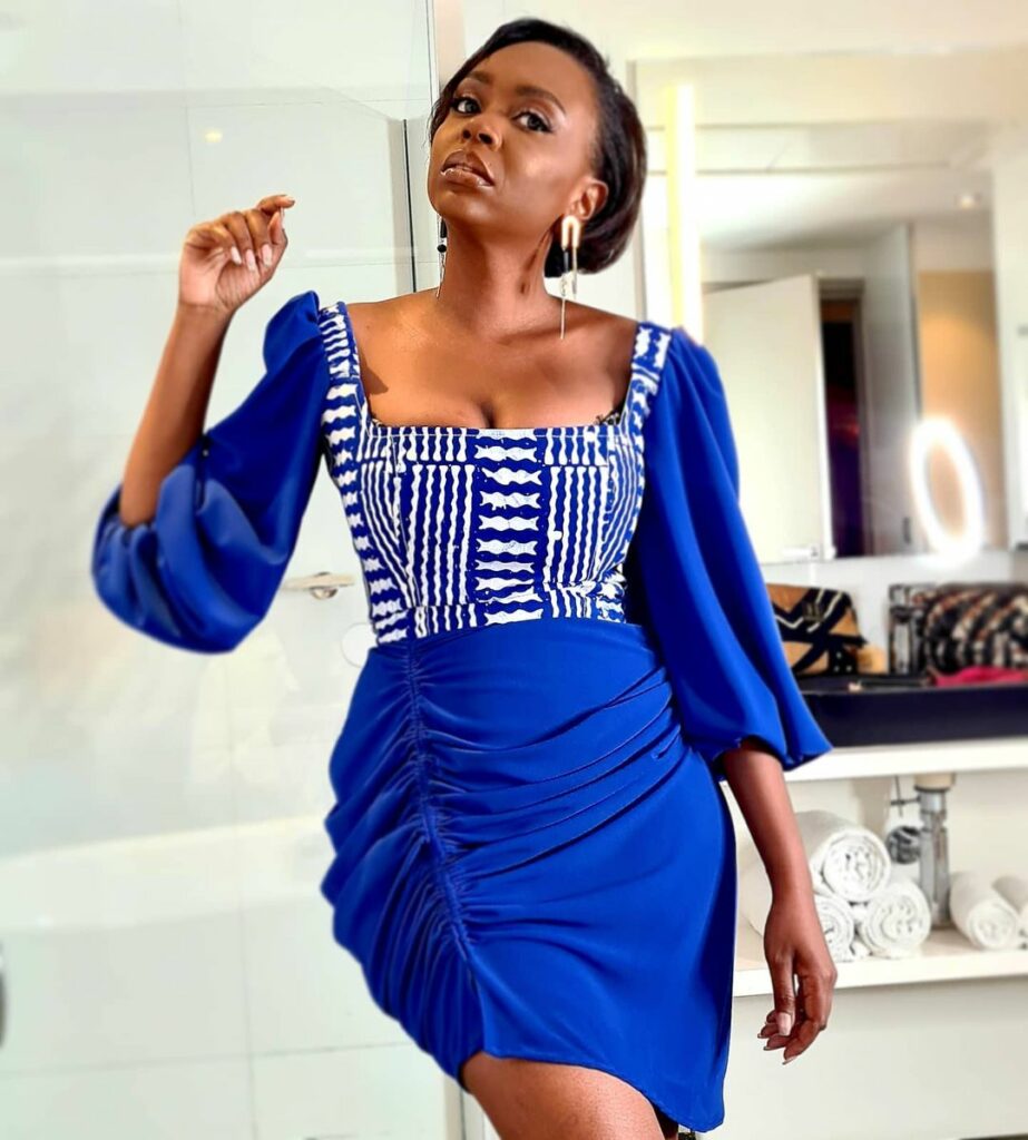 Ayite Maureen alias Nanawax en 5 looks de designers africains