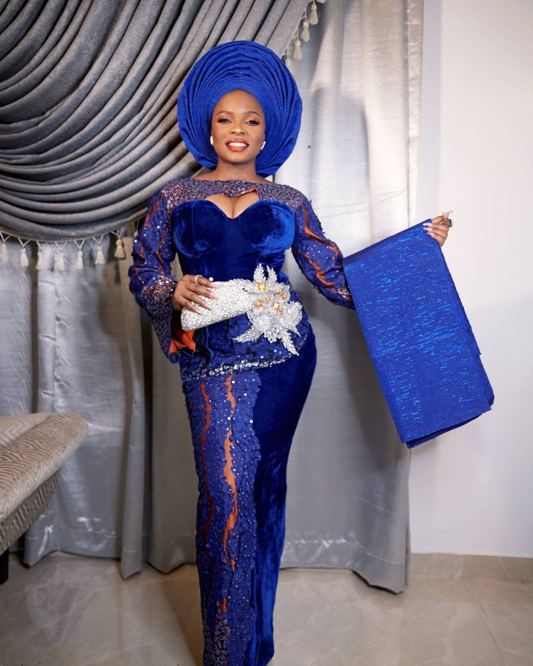 Yemi Aladé en véritable modeuse dans ces looks fabuleux....